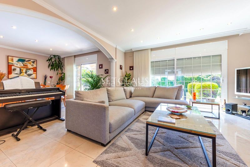 Foto da2a7f16-ba8d-49c0-bc1e-5f13290f1e1a. Chalet espacioso chalet en vilassar de dalt con vistas al mar en Premià de Dalt