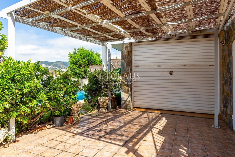 Foto 41072d90-b6d1-4f57-9a24-431d643b2a1c. Xalet amb calefacció aparcament piscina a Teià