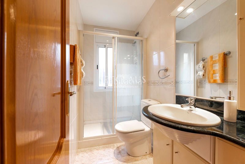 Foto a64a7a2a-a025-4b30-99ba-3874b9500de0. Xalet amb calefacció aparcament piscina a Teià