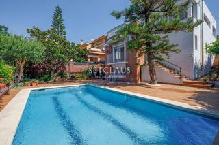 Chalet in Alella. Espaciosa y con mucha luz