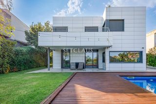 Chalet in Teià. Diseño, mucha luz y acabados de alta calidad