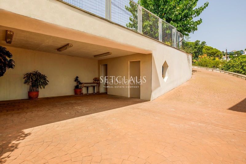 Foto 0536792f-3ffe-476c-ad52-3a5966872097. Xalet amb calefacció aparcament piscina a Alella