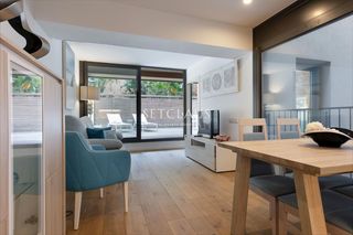 Dúplex en Sant Antoni. Piso de diseño con terraza privada en edificio histórico rehabil