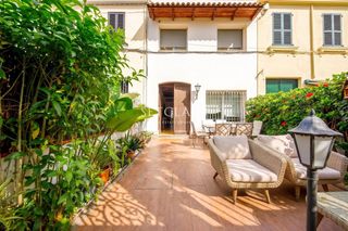 Casa en Centre. Casa de pueblo reformada en pleno centro de el masnou con jardín