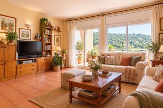 Doppelhaus in Teià. Casa adosada con jardín, terrazas y vistas al mar en teià