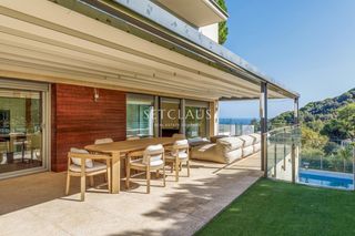 Affitto Casa bifamiliare in Alella. Chalet pareado con piscina, jardín y vistas al mar en mas coll