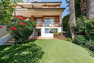 Casa aparellada a Teià. Residencia con vistas al mediterráneo en teià