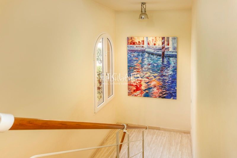 Foto a89b521f-ecb0-4821-bf5e-a2f83239bb7d. Casa aparellada amb calefacció aparcament a Teià