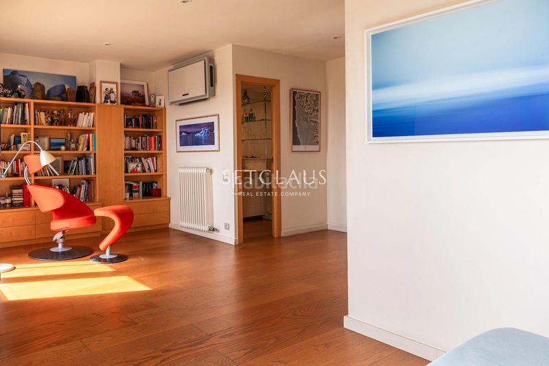 Foto f784cd6e-8aee-41dc-ba62-598649028b32. Casa aparellada amb calefacció aparcament a Teià