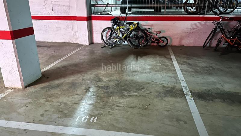 Foto 8408d7c6-8f5f-44a4-ba27-6a994cd1c127. Parking coche en extremadura 15 en Centre Sant Joan Despí