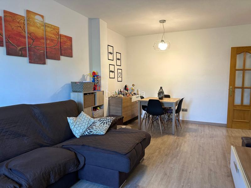 Foto 750c1647-6c70-4795-9bb2-7a442f3b7a36. Pis amb calefacció aparcament a Pallejà