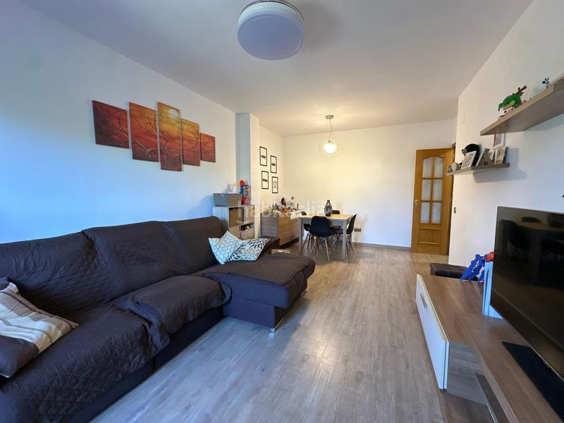 Foto f7c3e1cf-5125-4697-bafb-5ae321b322de. Pis amb calefacció aparcament a Pallejà