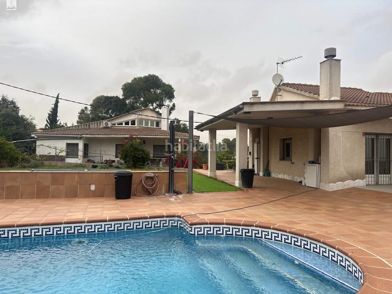 Foto 14f2fad6-1b17-4c99-9df1-7710a46bd038. Chalet avec chauffage parking piscine dans Abrera