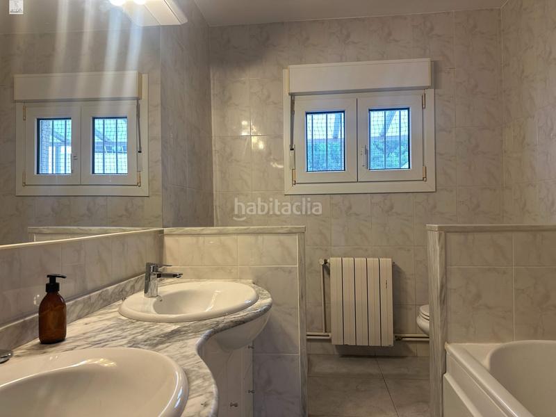 Foto 1ebf95a8-b2b2-4518-8284-5cbfab5e7585. Chalet avec chauffage parking piscine dans Abrera