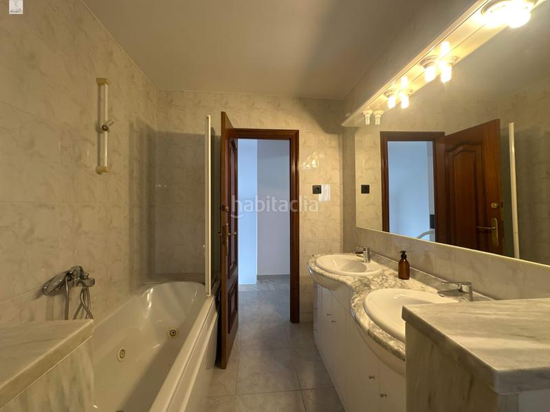 Foto 39f4c240-12c1-4241-b8ba-48c2984bafe5. Chalet avec chauffage parking piscine dans Abrera