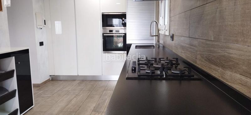 Foto 651c60b4-a863-4b46-aeb2-e1c630b50bfc. Chalet avec chauffage parking piscine dans Abrera