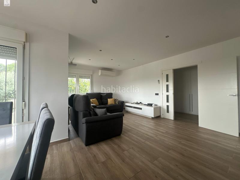 Foto 8918d4ea-f39d-45b6-9360-dc5fe2dbf17f. Chalet avec chauffage parking piscine dans Abrera