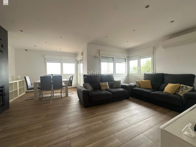 Foto dc392be7-29f9-40e7-ae8c-a84f056318b1. Chalet avec chauffage parking piscine dans Abrera