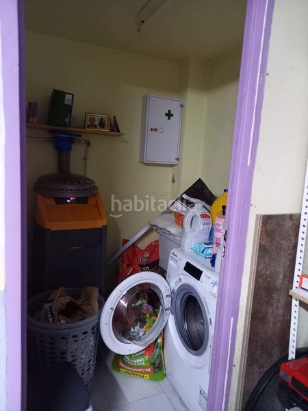 Foto 0bd0f7ae-810f-4aef-aa50-ce5ad7f787d8. Casa adossada amb aparcament a Nucli Urbà Esparreguera