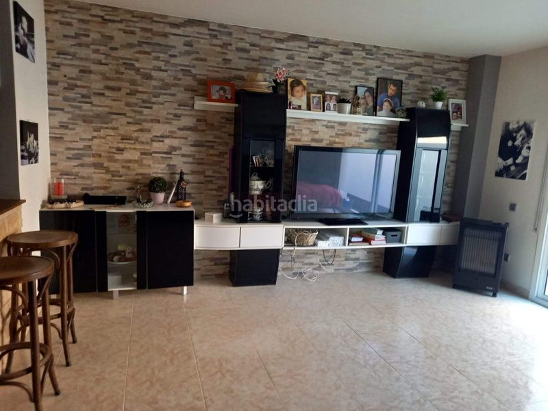 Foto 89da2e1d-6bc9-4aee-aae0-93285e26274b. Casa adossada amb aparcament a Nucli Urbà Esparreguera