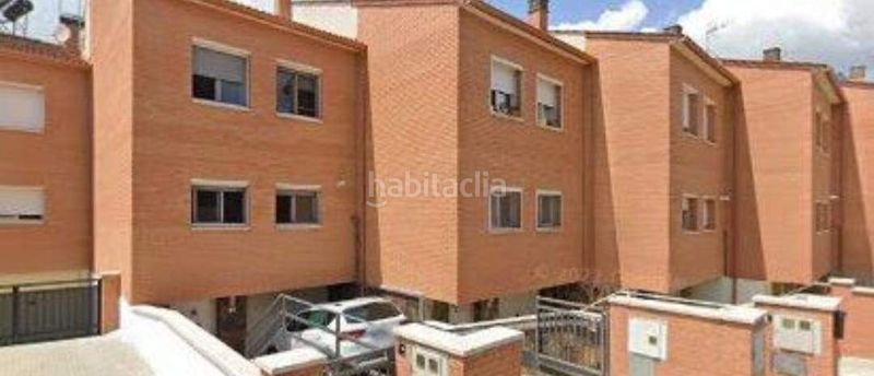 Foto 9fbced19-db04-48f8-aa48-57bca8629b54. Casa adossada amb aparcament a Nucli Urbà Esparreguera
