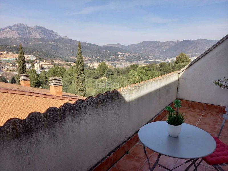 Foto acedf628-f8d4-452f-a3e8-a94d0e7d2a7f. Casa adossada amb aparcament a Nucli Urbà Esparreguera