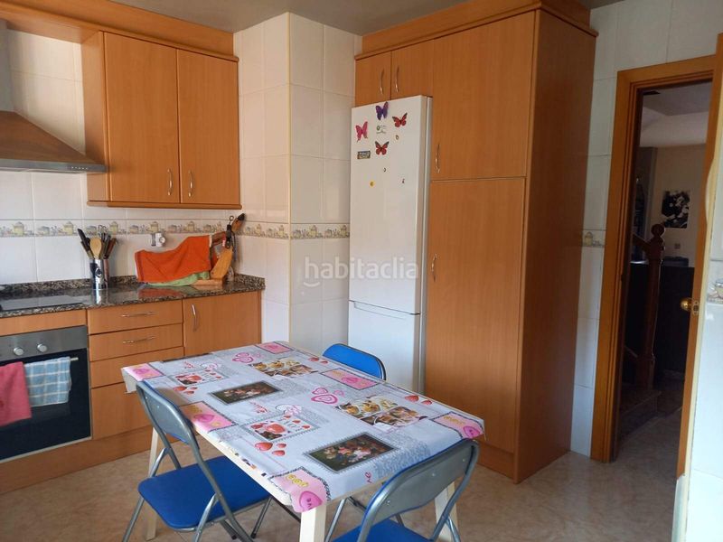 Foto b50d81af-5aa7-4c37-96ce-8d0ea419be5a. Casa adossada amb aparcament a Nucli Urbà Esparreguera