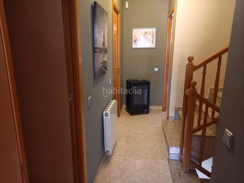 Foto ca3c6623-c1ec-4262-8c3b-59a3c0514385. Casa adossada amb aparcament a Nucli Urbà Esparreguera