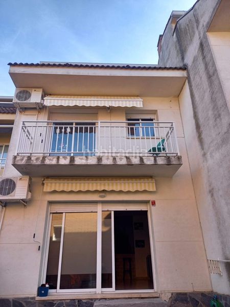 Foto cbd649dc-54d3-4624-8890-b6bec154c3f7. Casa adossada amb aparcament a Nucli Urbà Esparreguera