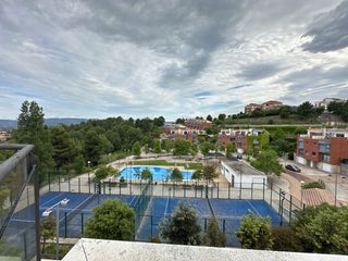Casa adossada a Sant Esteve Sesrovires. Casa adosada en vinyes del tur� amplitud, privacidad y vida fami