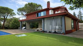 Maison  Torrefarrera. Una casa con carácter, luz y montserrat como horizonte
