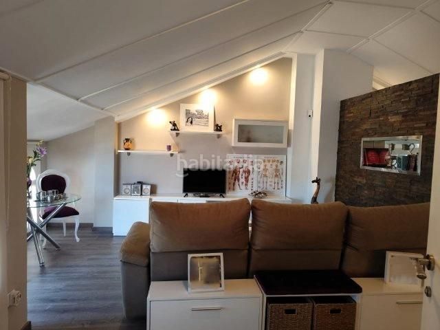 Foto 02226935-10c8-4562-aaf1-266c2d09c208. Casa adossada amb aparcament a Alaquàs