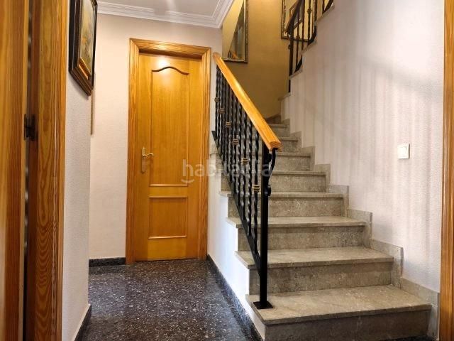 Foto 0b308ce8-9ad9-4e34-a01f-68e543d4b651. Casa adossada amb aparcament a Alaquàs