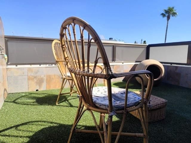 Foto 0efe53a6-ef0a-4141-b90e-b01b8a02dfa2. Casa adossada amb aparcament a Alaquàs