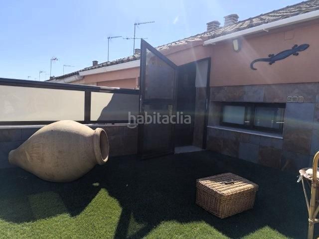 Foto 13ea8b47-d004-49f0-8957-eae7f5941c25. Casa adossada amb aparcament a Alaquàs