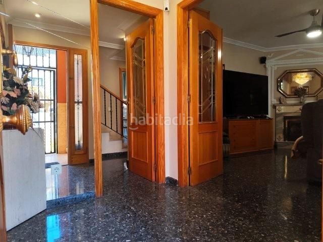 Foto 2103e213-8aea-404c-bb94-db5d31ca1735. Casa adossada amb aparcament a Alaquàs