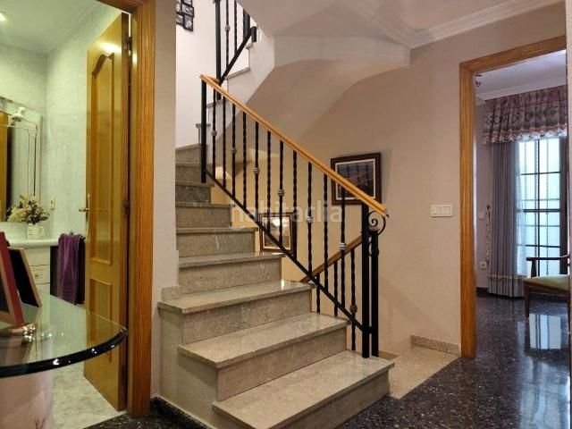 Foto 228b4a93-3e25-4f00-a33a-0148fef9bad6. Casa adossada amb aparcament a Alaquàs