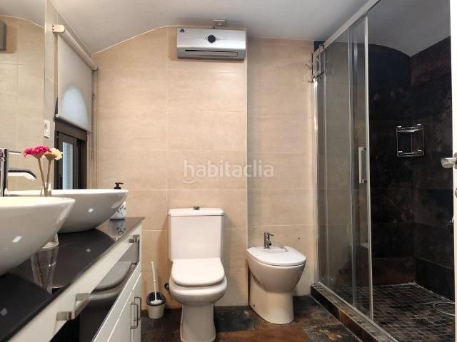 Foto 2405bd2d-89df-473b-bb9a-d2212dc3e657. Casa adossada amb aparcament a Alaquàs