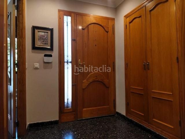 Foto 3f664c13-4c8a-4a6d-b9cf-6fe0f58c6192. Casa adossada amb aparcament a Alaquàs