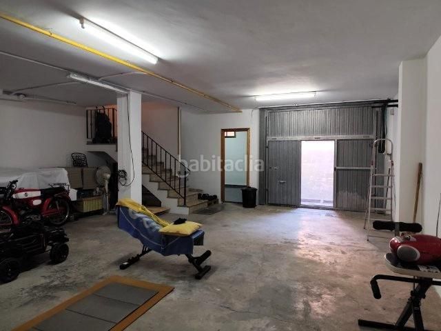 Foto 4546f578-83c5-4d42-ae2a-4f1e51011823. Casa adossada amb aparcament a Alaquàs