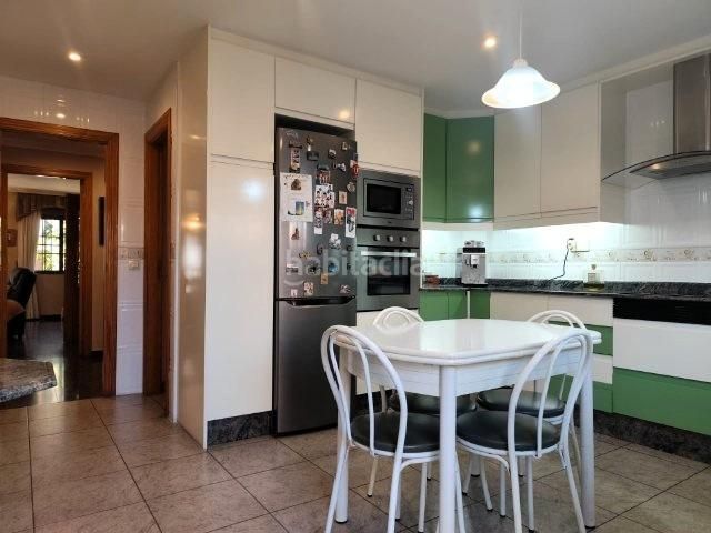 Foto 4b008fbd-52f2-425b-bb75-ebd30565ff93. Casa adossada amb aparcament a Alaquàs