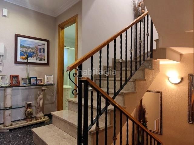 Foto 55f5492b-4ab8-460a-8d17-179b4cdb0b94. Casa adossada amb aparcament a Alaquàs