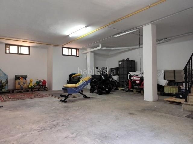 Foto 5663ea91-f298-4305-bf46-395cb2c8609c. Casa adossada amb aparcament a Alaquàs