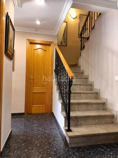 Foto 7d1b37e2-20de-4fd6-8bc7-7fc66131e40a. Casa adossada amb aparcament a Alaquàs