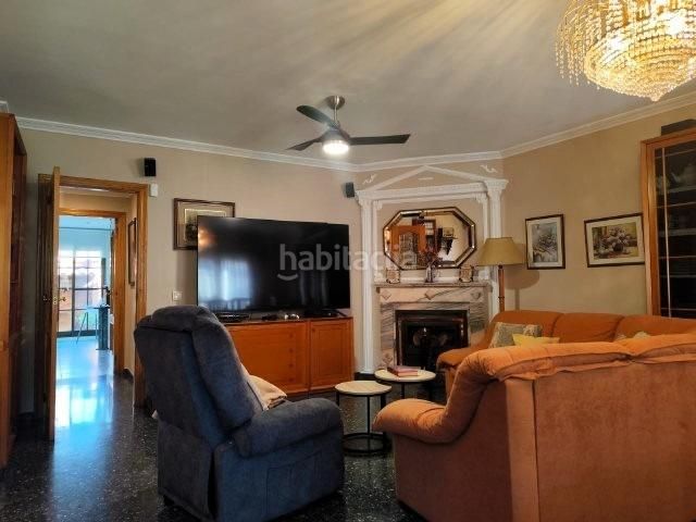 Foto 7e9e8aa8-95f1-4c4b-8a4c-50c12013f473. Casa adossada amb aparcament a Alaquàs