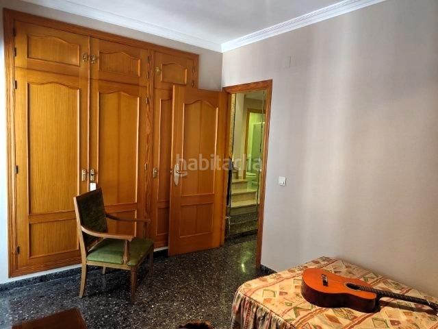 Foto 84186735-cc1c-4e08-b34c-fd48197b7faf. Casa adossada amb aparcament a Alaquàs