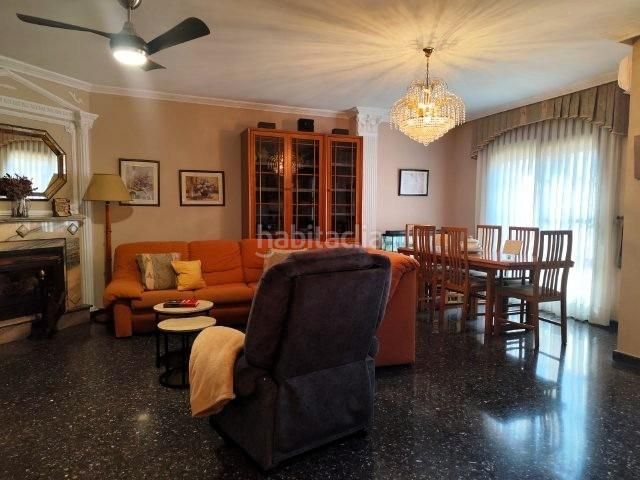 Foto 85c61798-cc81-4c24-9732-015dfe4ffecd. Casa adossada amb aparcament a Alaquàs