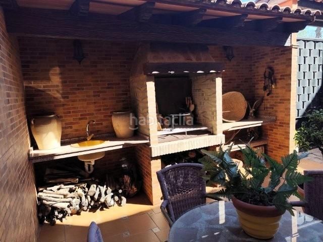 Foto 889dee42-25f4-4829-8926-6da352de5958. Casa adossada amb aparcament a Alaquàs