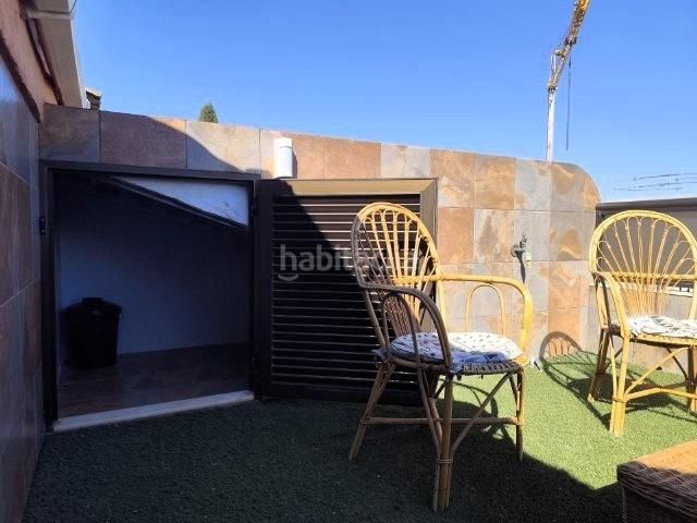 Foto 9424f23c-6629-48e0-8b39-2e5b786e5aa3. Casa adossada amb aparcament a Alaquàs