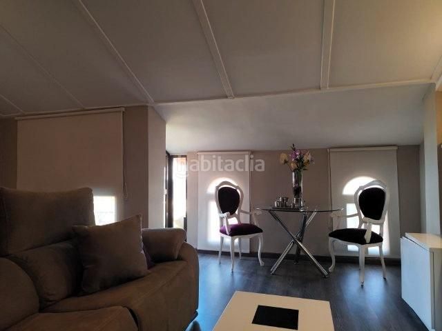 Foto 997db375-b10c-49cf-b088-bc1a81a5fb07. Casa adossada amb aparcament a Alaquàs